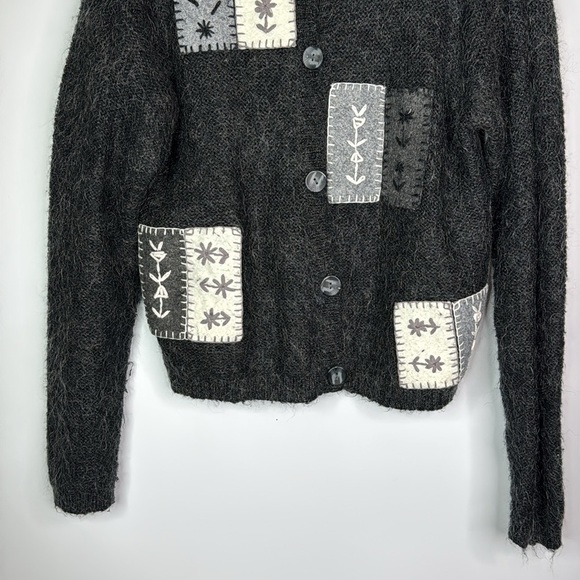 Vintage Rebecca Stone Gray Button Up Floral Applique Cardigan Sweater Medium - Picture 3 of 9